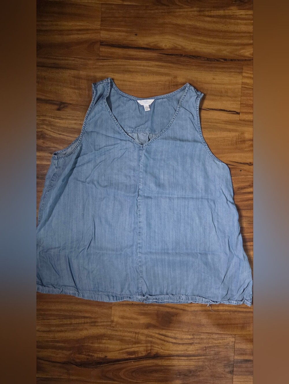 Time and Tru Light Wash Chambray Tank Top – Women’s Large 12–14